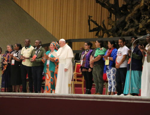 Papa Francisco: “Actúen, sigan abriendo camino y luchando. Les da fuerza, nos da fuerza”.